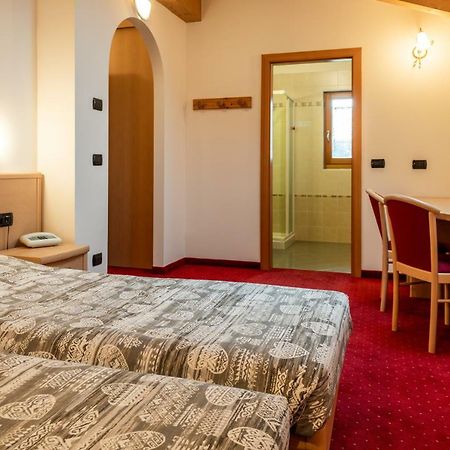 Hotel Europa Поцца-ди-Фасса Экстерьер фото