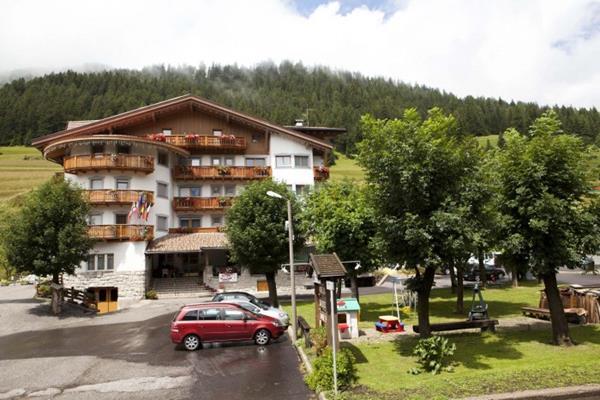 Hotel Europa Поцца-ди-Фасса Экстерьер фото
